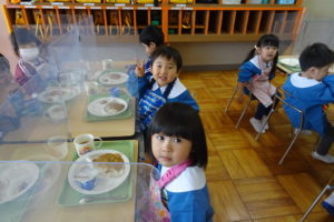 給食風景（年少）